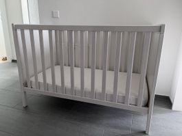 Babybett Ikea Sundvik inkl. Matratze und Zubehör