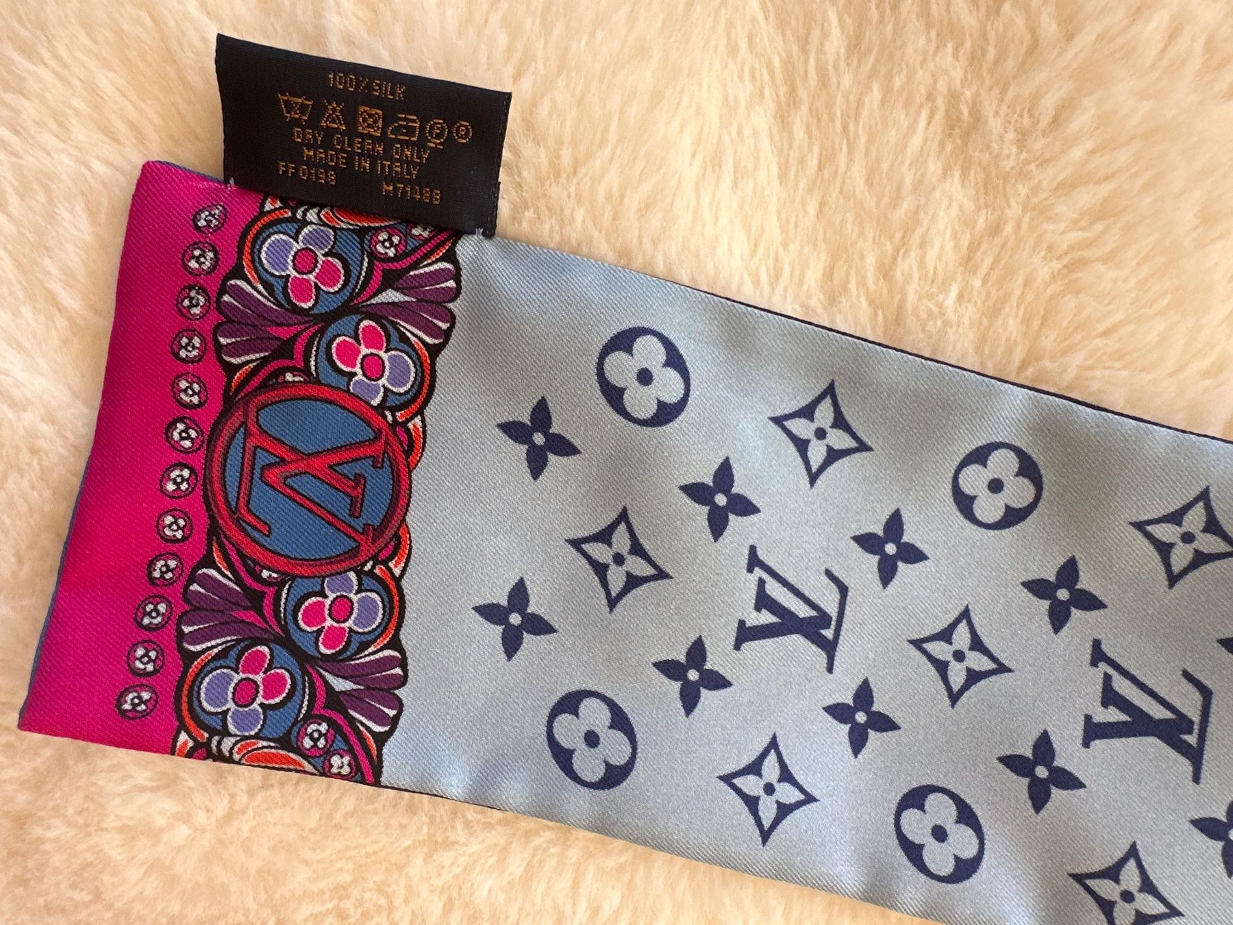 Louis Vuitton Foulard & Sciarpe: Foulard twilly Vuitton – Nuovo (secondo la descrizione) da Muraz (Collombey) venduto da jaoo21 1