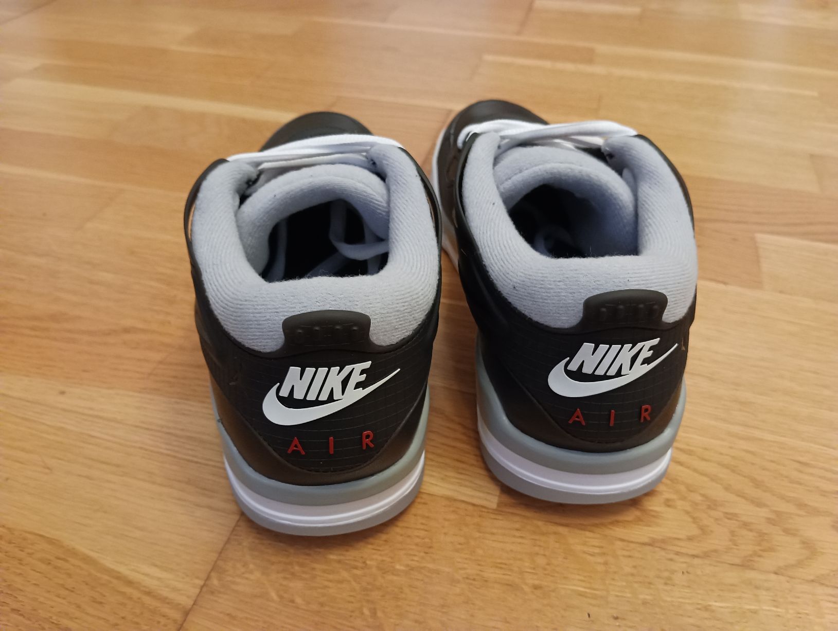 Jordan Herrenschuhe: Neue AIR JORDAN 4 RM PRM Gr. 44.5 – Neu und originalverpackt aus Densbüren von H-76 2