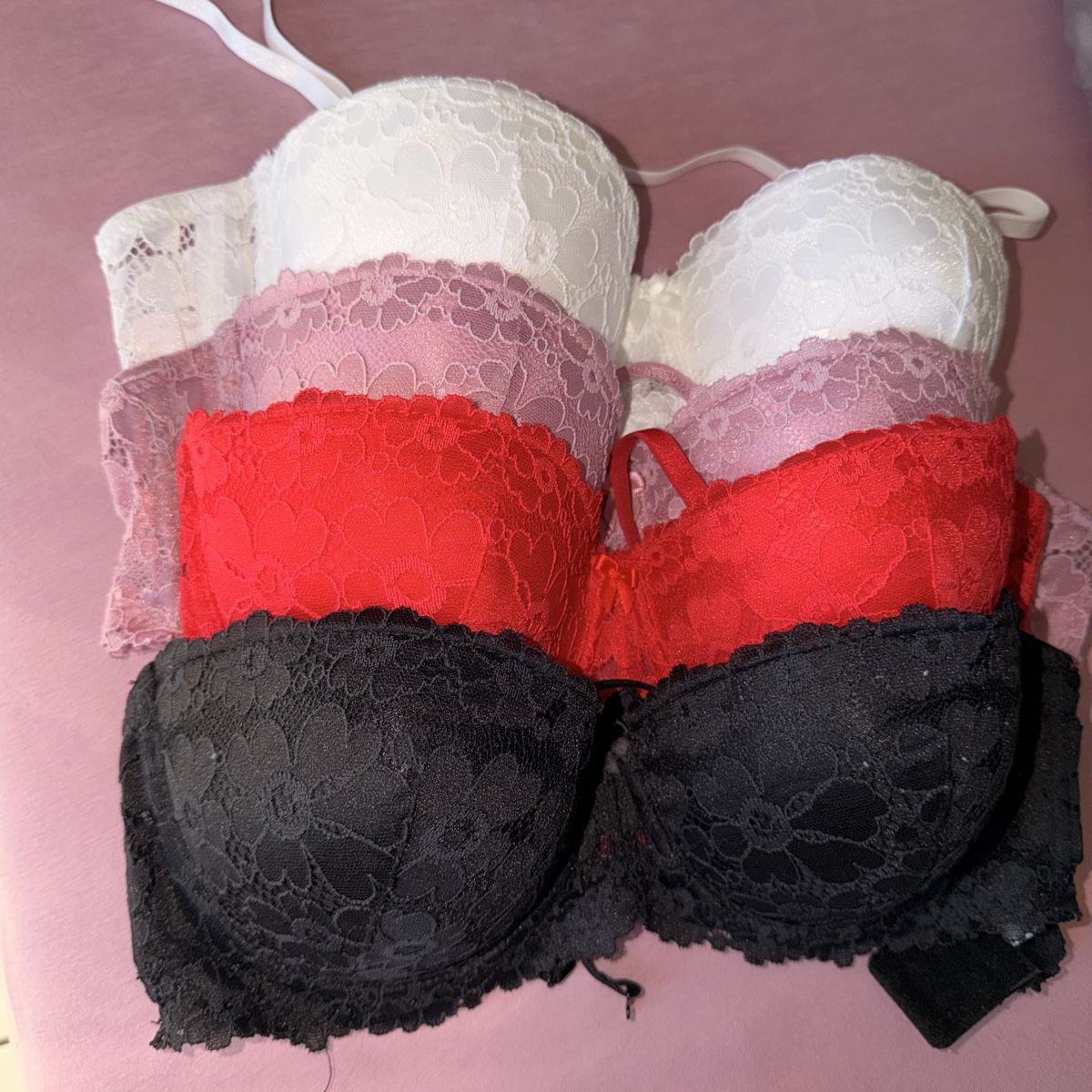 Sonstige Unterwäsche: Set Spitzen-BHs farblich abgestimmt Größe 85B – Neu und originalverpackt aus Schaffhausen von ath_6vkn 2