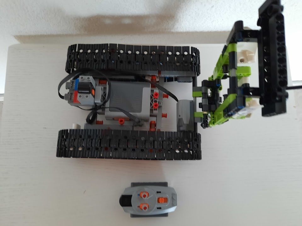 Lego Spielzeuge: LEGO TECHNIK 42065 RC TRACKED RACER – Gebraucht aus Langendorf von Paho6 4