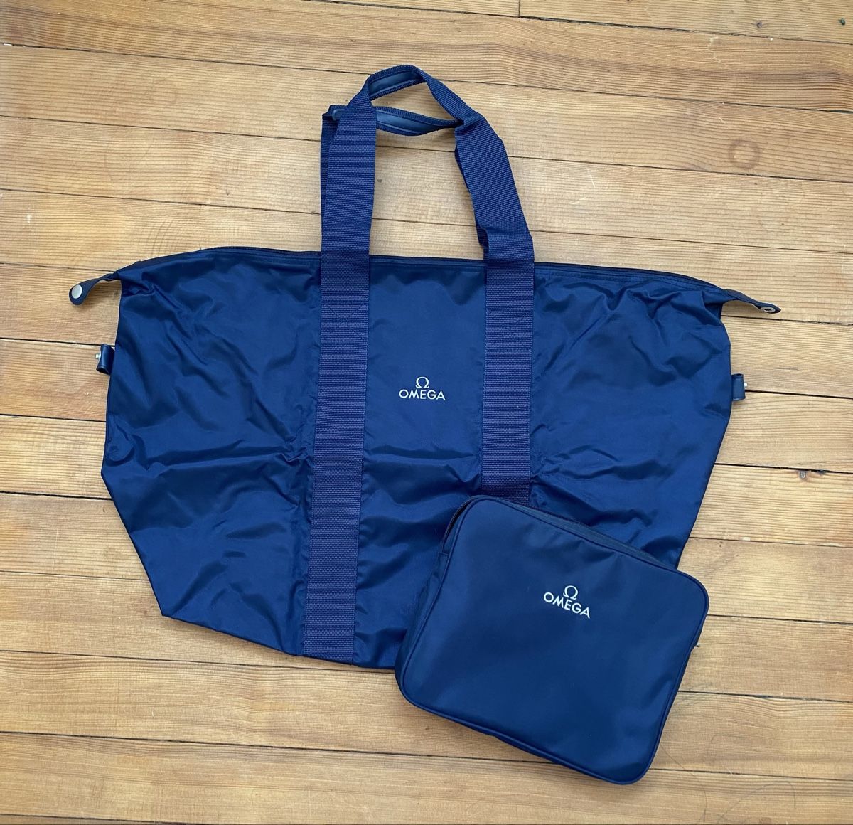 Borse: OMÉGA sac de voyage et trousse – Nuovo e nell'imballaggio originale da Montagny-la-Ville venduto da SecondA6Heuer 2