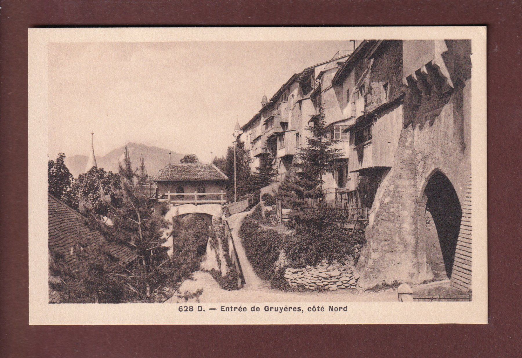 Cartoline postali: Entrée de GRUYERES – Usato da Pully venduto da nicecards