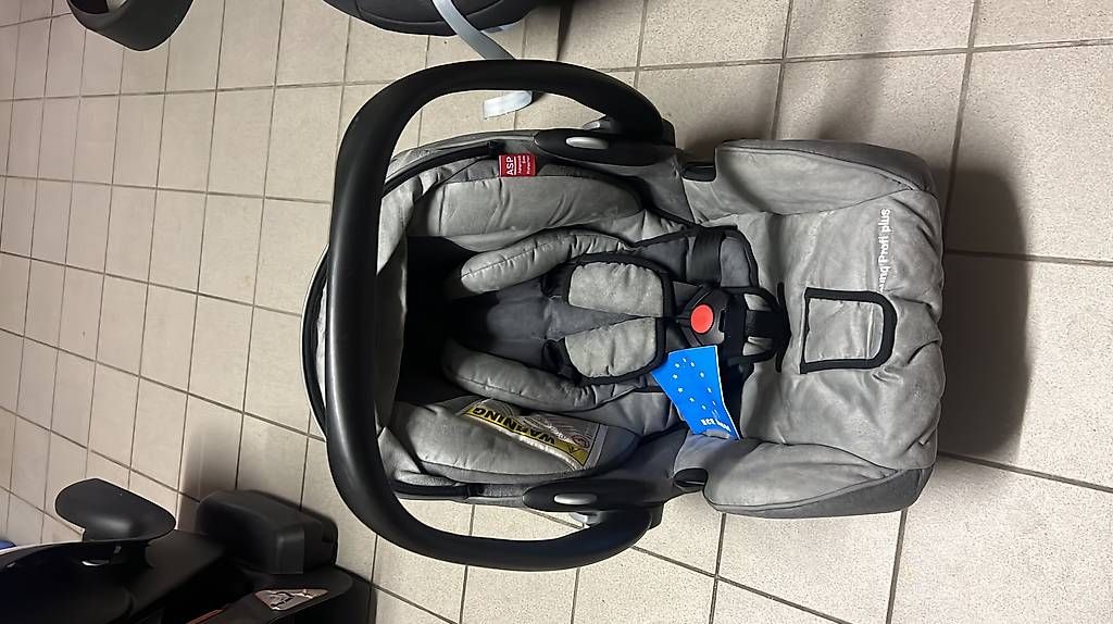 Auto-Kindersitze: Recaro Babyschale mit isofixstation – Gebraucht aus Wolfertswil von Oemer1985