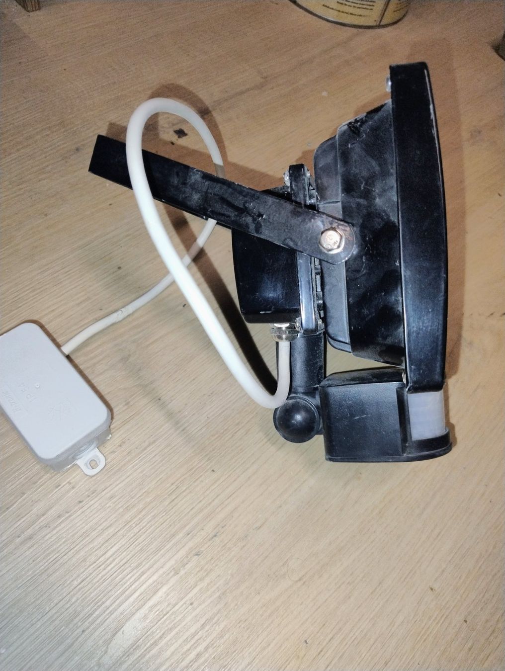 Fari: 20W LED Strahler mit Bewegungsmelder – Usato da Savièse venduto da harlex0041 3
