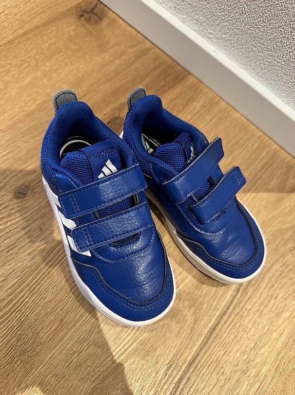 Scarpe per ragazzi: Turnschuhe Adidas Gr 26 – Usato da Schiers venduto da ani_nd8h 1