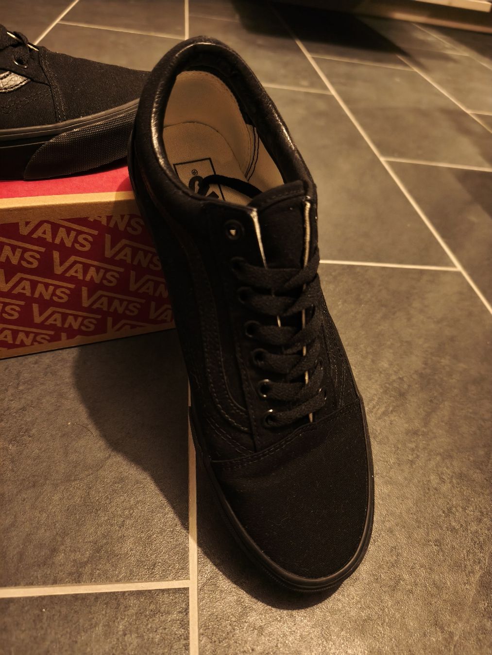 Vans Scarpe da uomo: Vans Old Skool schwarz Grösse 42.5 – Nuovo (secondo la descrizione) da Pleigne venduto da sel_m8bs 1