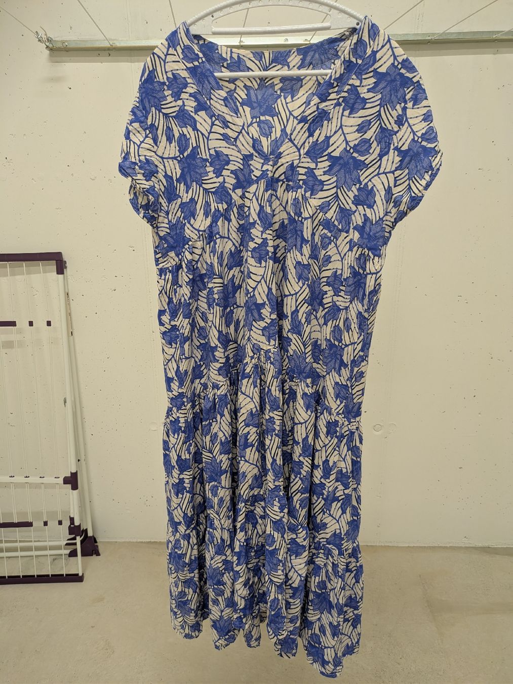 Vestiti: Sommerl.  Kleid mit Blätterprint, Grösse M (oder S oversize) – Usato da Basel venduto da Blumenwiese2