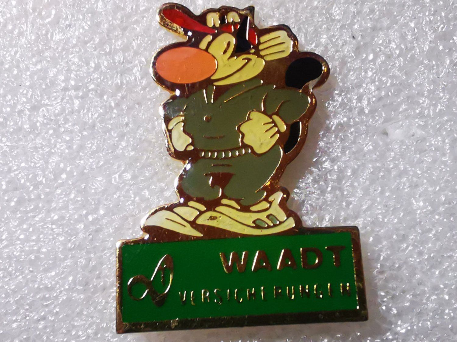 Placchette & Badge: Ansteckpin 14: Waadt Versicherungen – Usato da Oppligen venduto da Pin-Fall-Shop