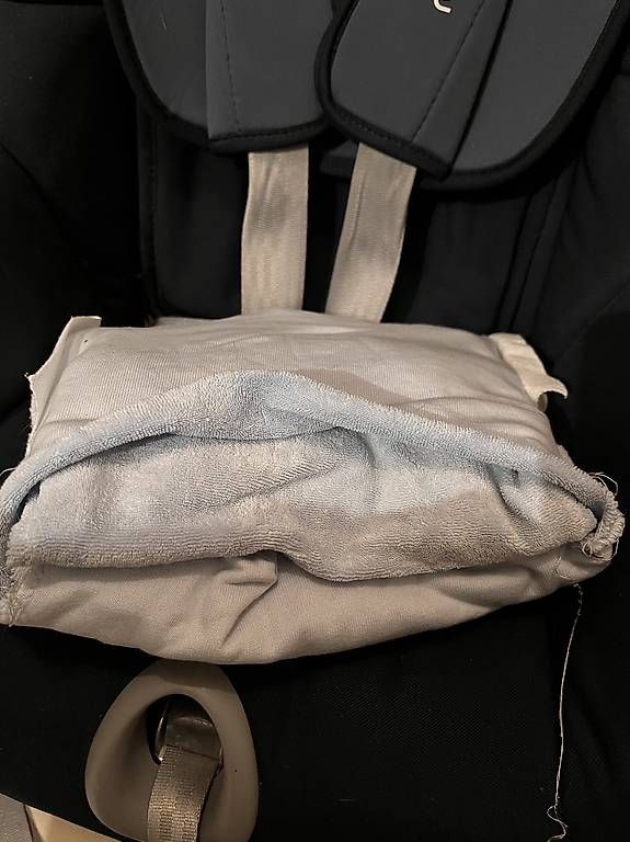 Britax Römer Seggiolini per auto: Siège Römer King bleu nuit avec housse dété – Usato da Sottens venduto da mimi_78 3