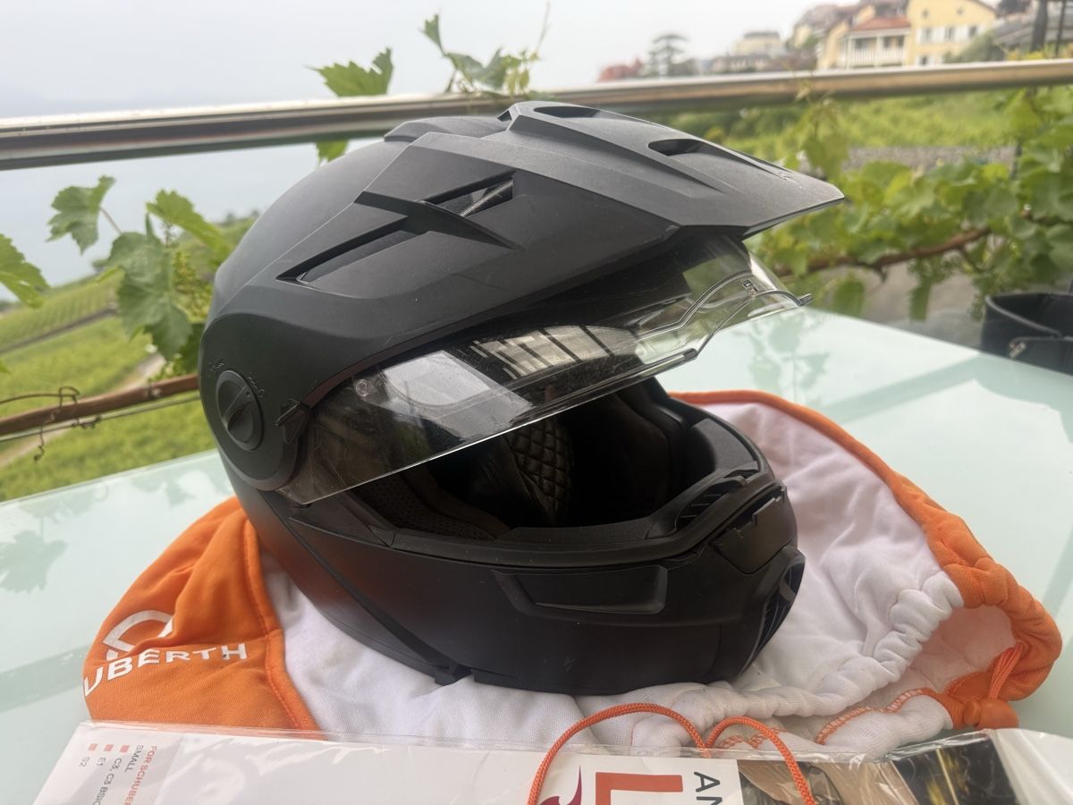 Schuberth Caschi & visiere: Casque Schuberth E1 Enduro, taille M (57cm), noir mat. – Usato da Chexbres venduto da rochecolombe 1