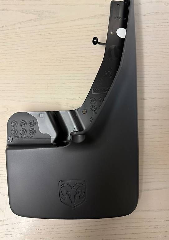 Ersatzteile: Original Front Splash Guards für Ram 82214137 – Gebraucht aus Wollerau von ST_DYNAMICS_AG 1