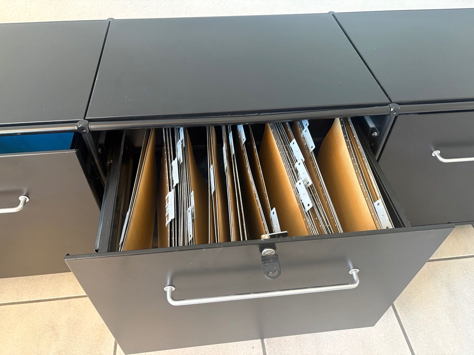 Cassettiere: Sideboard schwarz Metall – Nuovo (secondo la descrizione) da Liestal venduto da FlomiVivi 4