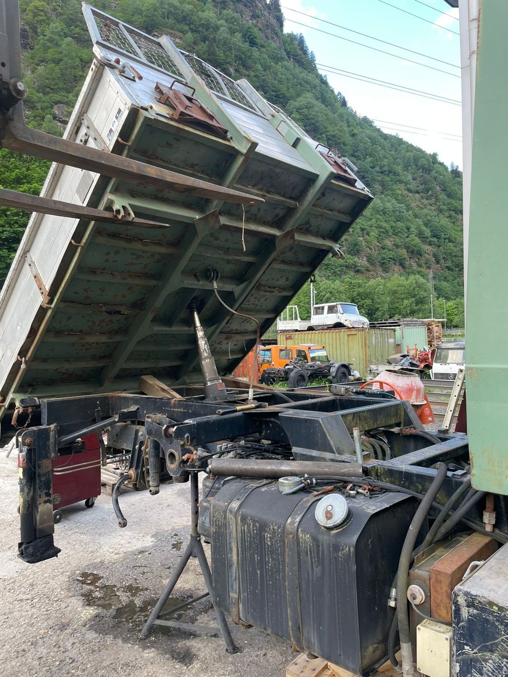 Mercedes-Benz Autoribaltabili: Unimog Dreiseitenkipper mit Krankonsol – Usato da Chiggiogna venduto da albetta55