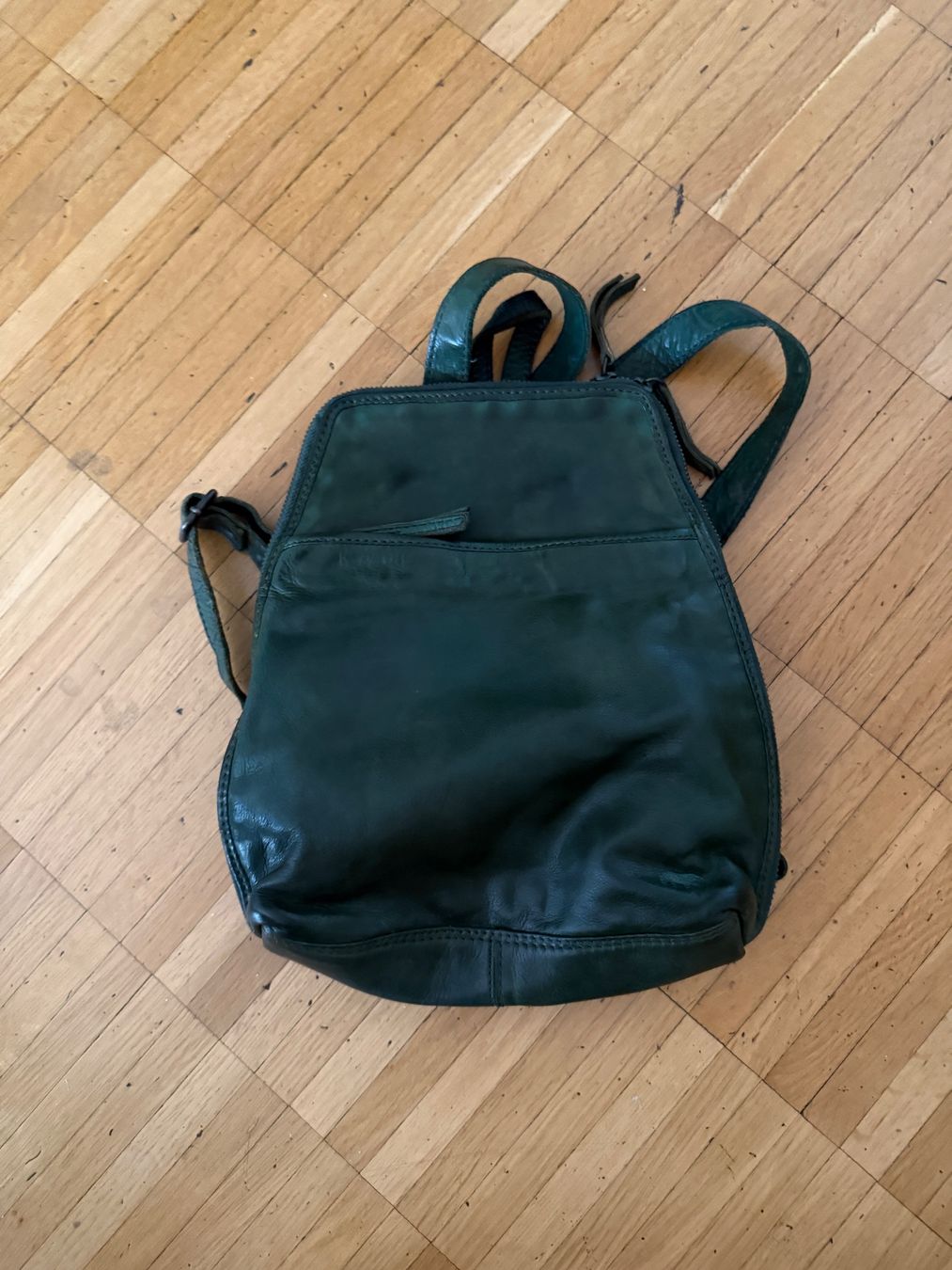 Rucksäcke: Bear Lederrucksack dunkelgrün – Gebraucht aus Zürich von congenium