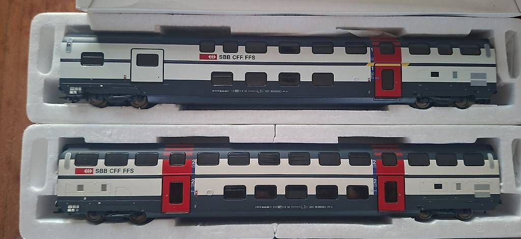 Roco Modellini di ferrovie: Roco IC 2000 mit Märklin/hamo Re 460 – Usato da Brügg BE venduto da Milleracer 2