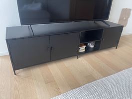 TV-Möbel aus schwarzem Metall 156 x 40 cm; ab Mitte Sep.