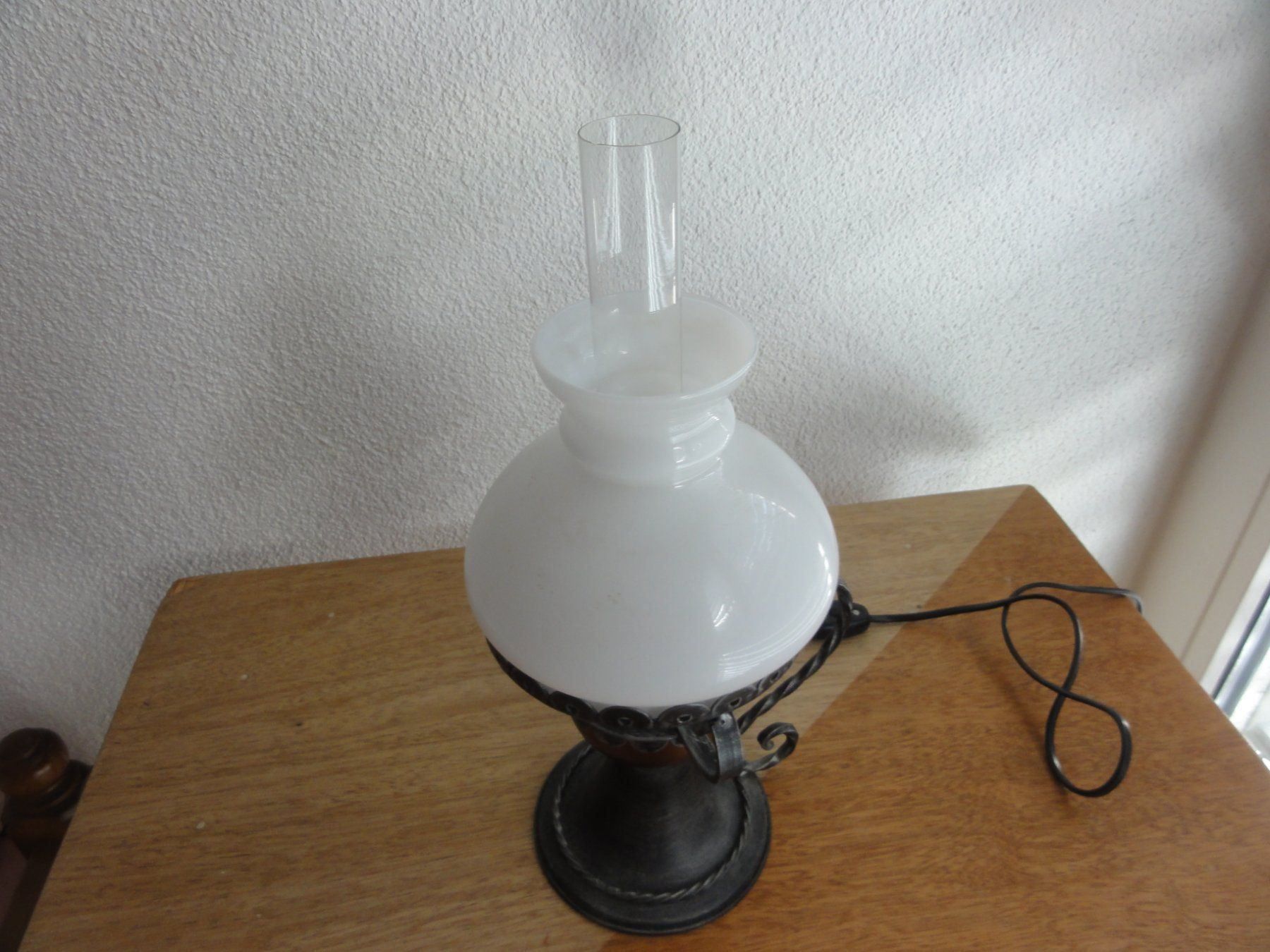 Lampen: Tischlampe mit Glas Lampenschirm – Gebraucht aus Steffisburg von Robinh.17 2