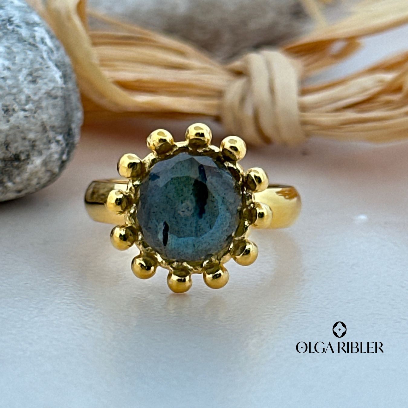 Olga Ribler Anelli: Edelstahlring mit Labradorit, Gr. 52 – Nuovo (secondo la descrizione) da Luzern venduto da MonikaS03 4