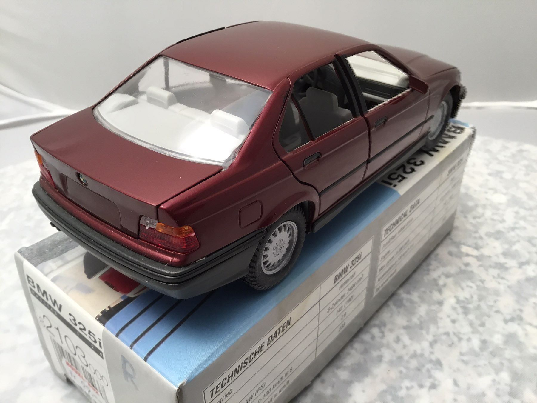BMW Modellautos: BMW 3er Reihe E36 – Neu und originalverpackt aus Erlenbach im Simmental von Model_box 1
