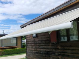 Sonnenstore /Markise /Handkurbe