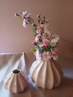 neu: Rosafarbene Vasen im Set, mit Blumen, Frühling Deko