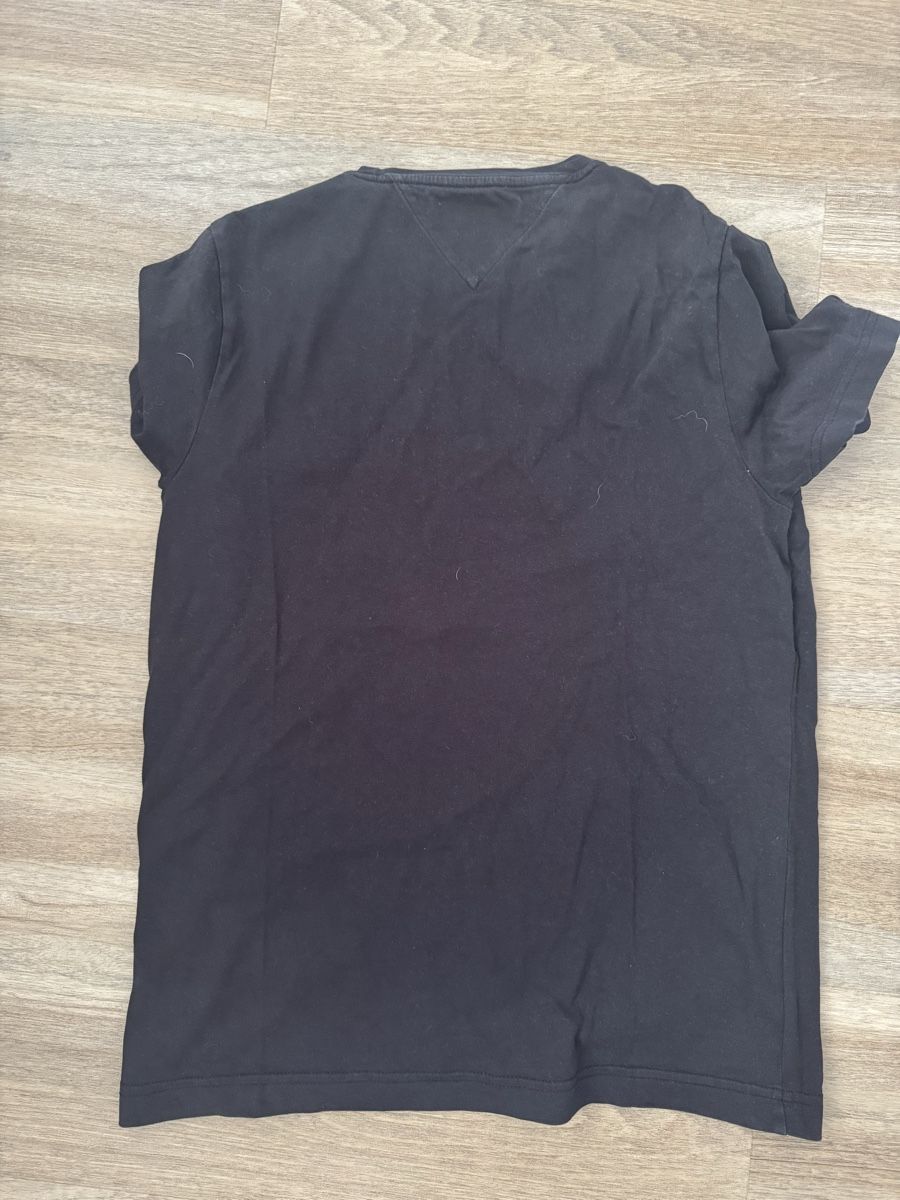 Tommy Hilfiger T-shirt: Tommy hilfiger t shirt S – Usato da Sierre venduto da jen_w8vt 1