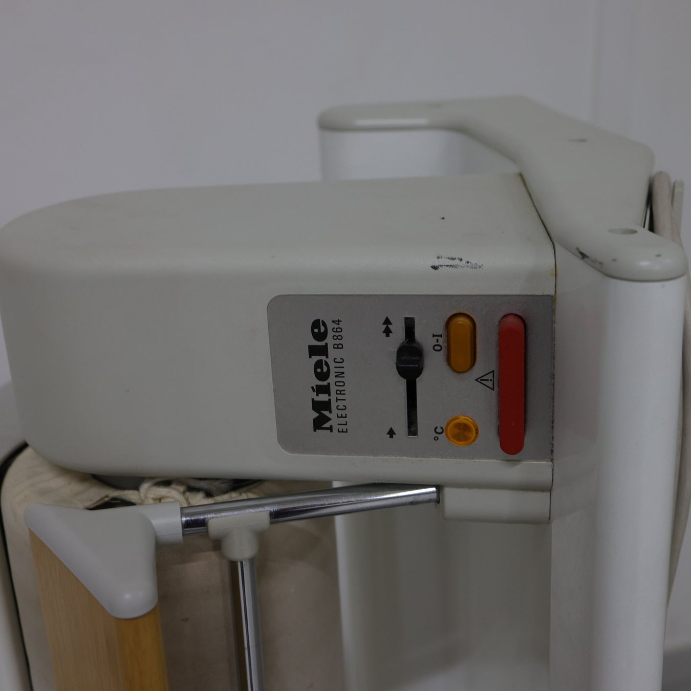 Miele Ferri da stiro: Miele B864 Bügelmaschine – Usato da Volketswil venduto da brockipfannenstil 6