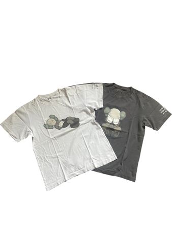 T-shirt UT KAWS Tokyo First gris et blanc taille M 