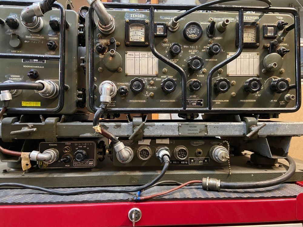 Radiocomunicazione: Militär Funkgerät Sender Empfänger – Usato da Eschen venduto da Bean7 2