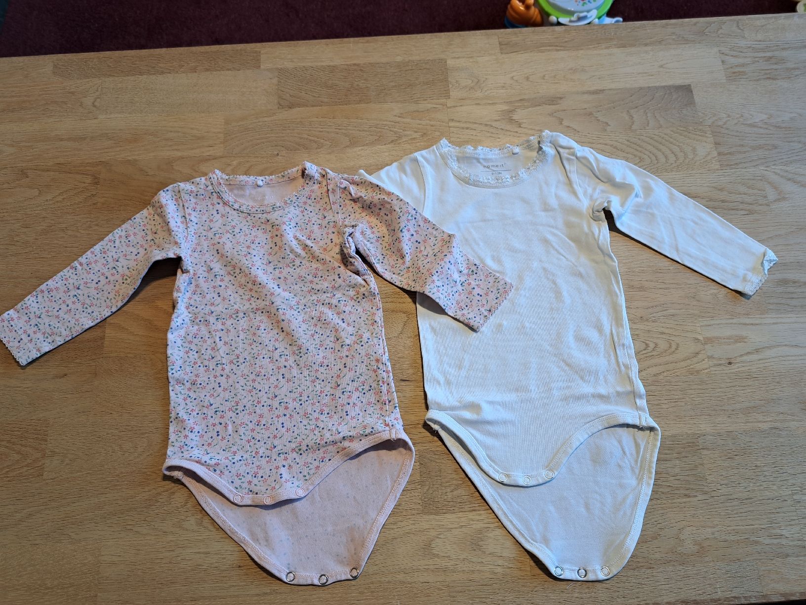 Name It Unterwäsche: 2 Name it Langarm Bodys Grösse 80 / 9-12 Monate, organic – Gebraucht aus Bergdietikon von Staphylococcus