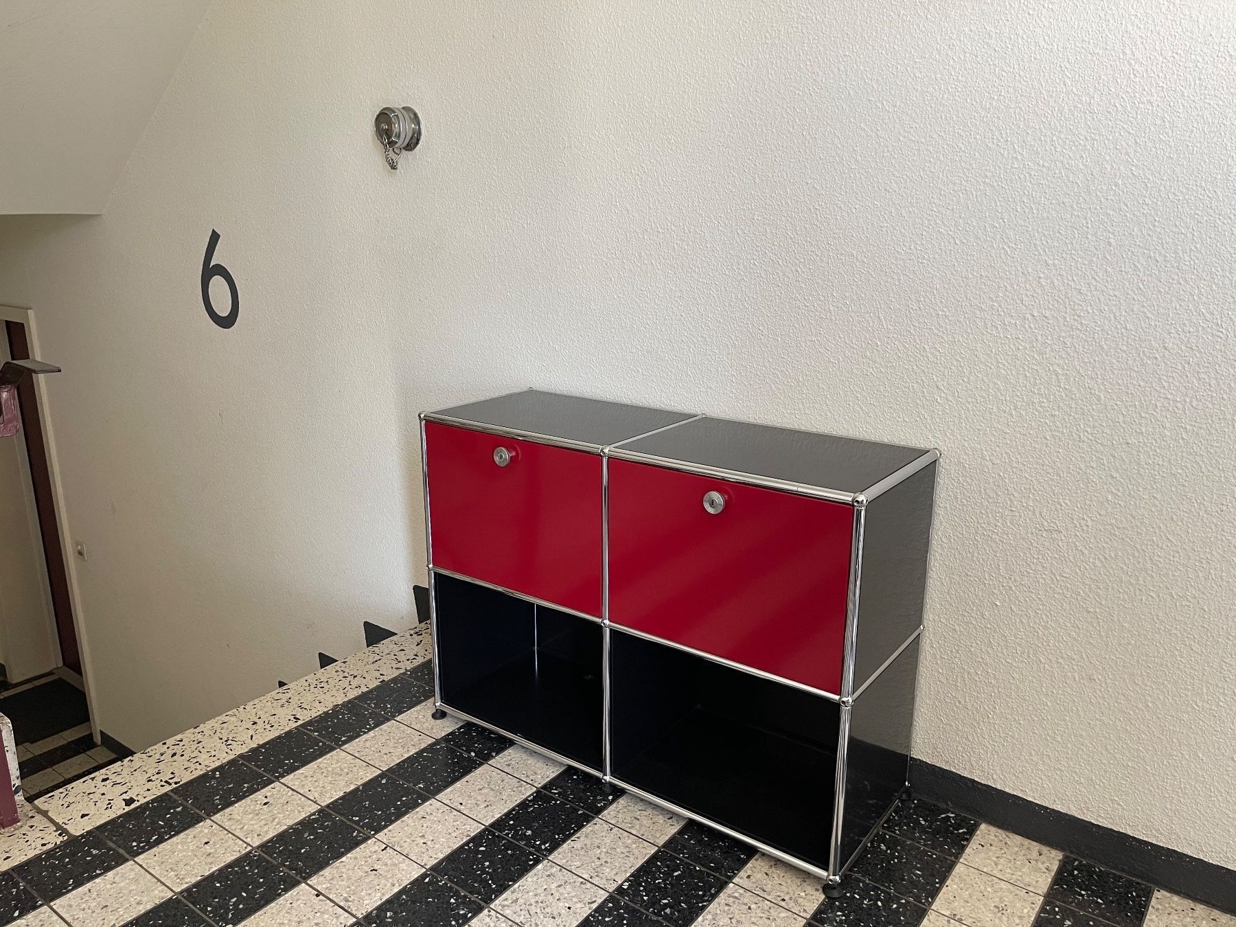 USM Kommoden: USM Sideboard black/Rot Lieferung Gratis – Gebraucht aus Thun von Thuno6 8