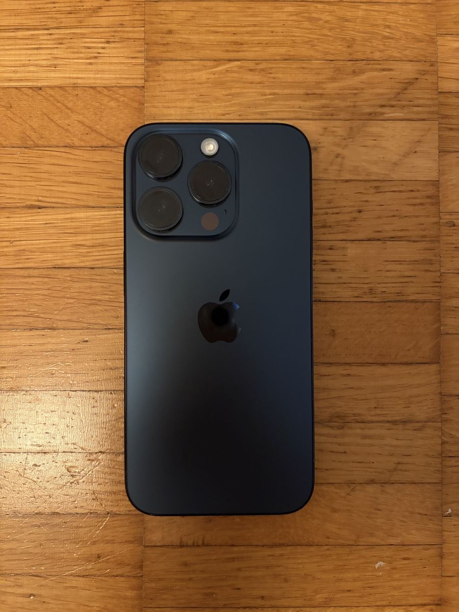 Apple Telefoni cellulari / Smartphones: IPHONE 15 PRO BLUE TITANIUM 128 GB – Usato da Hinwil venduto da sally_21