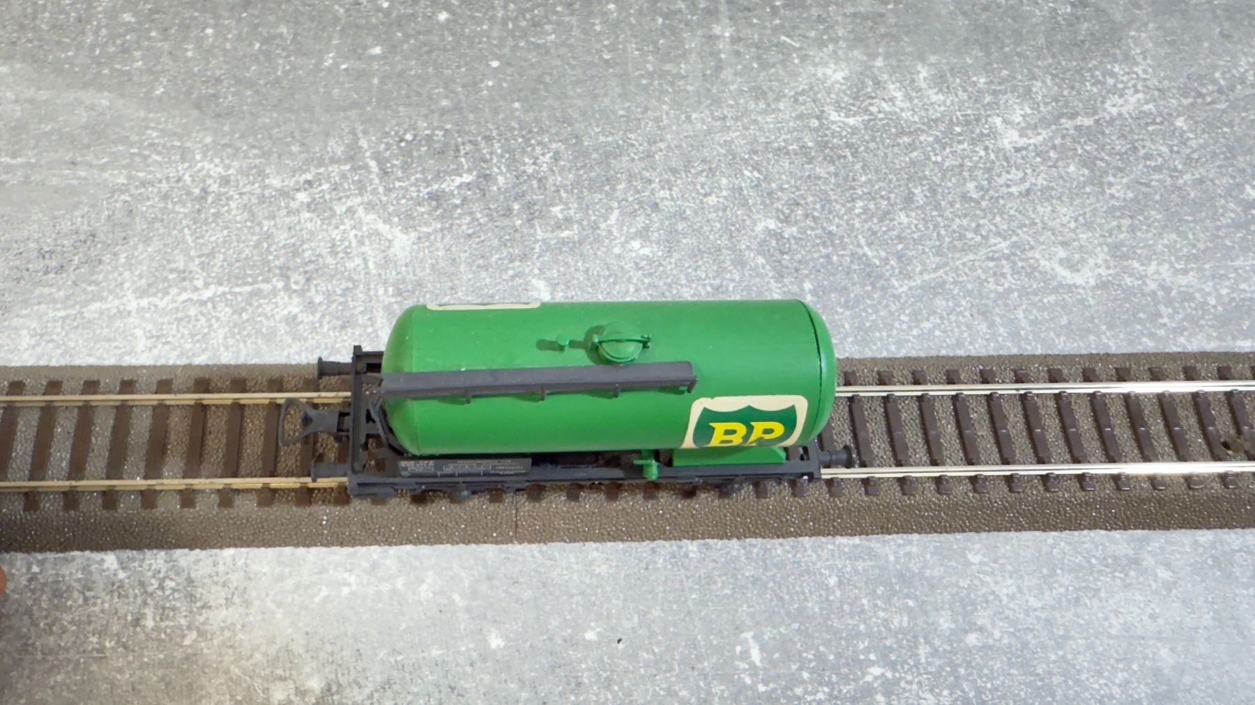 Liliput Modellini di ferrovie: Liliput Kesselwagen BP H0 / DC – Usato da Windlach venduto da Kelebra 6
