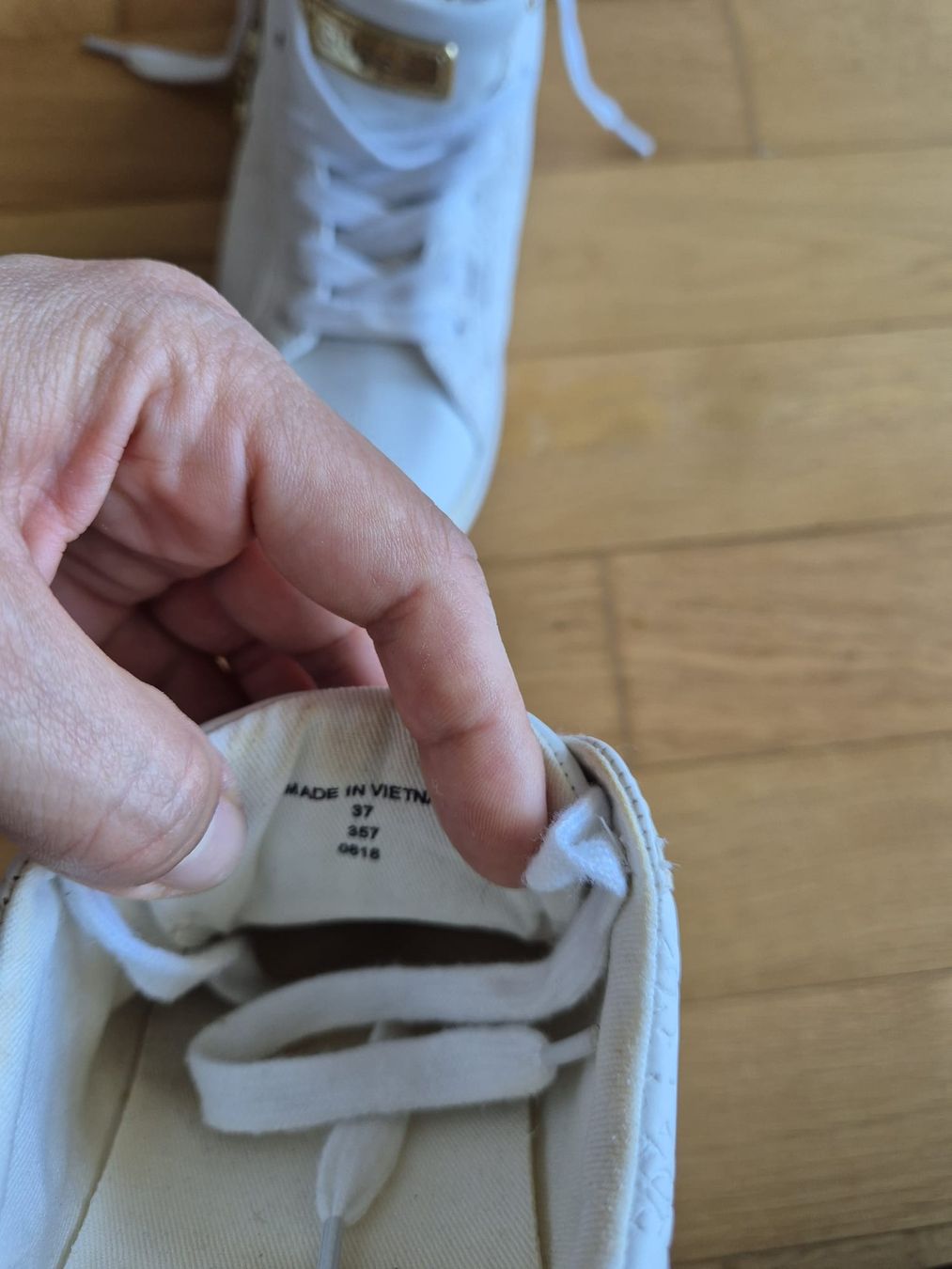 Damenschuhe: Guess Sneaker   Gr. 37   weiss – Gebraucht aus Brugg AG von F_v_m 4