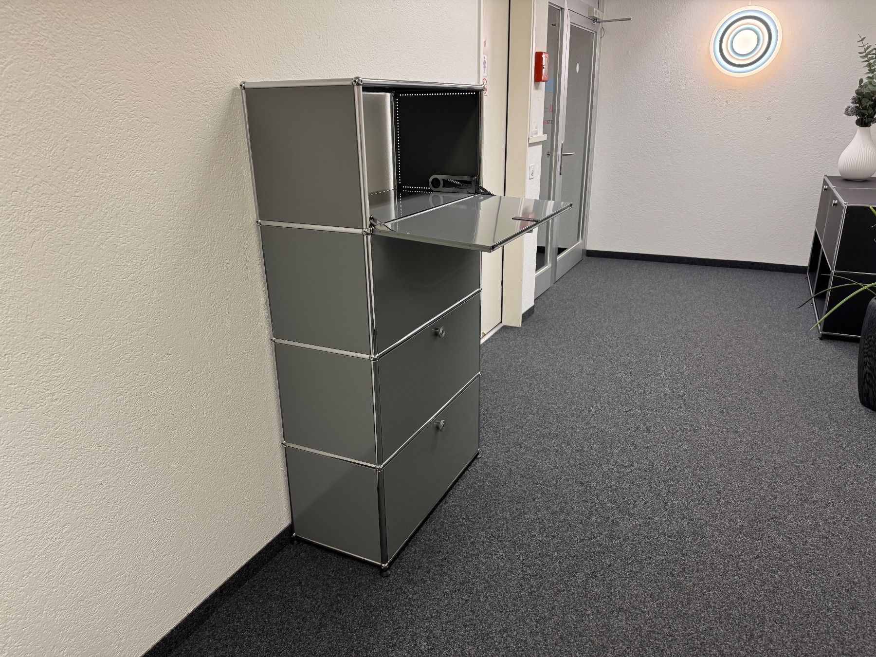USM Scaffali: Usm Highboard Mittelgrau Lieferung Gratis – Usato da Thun venduto da Thuno6 1