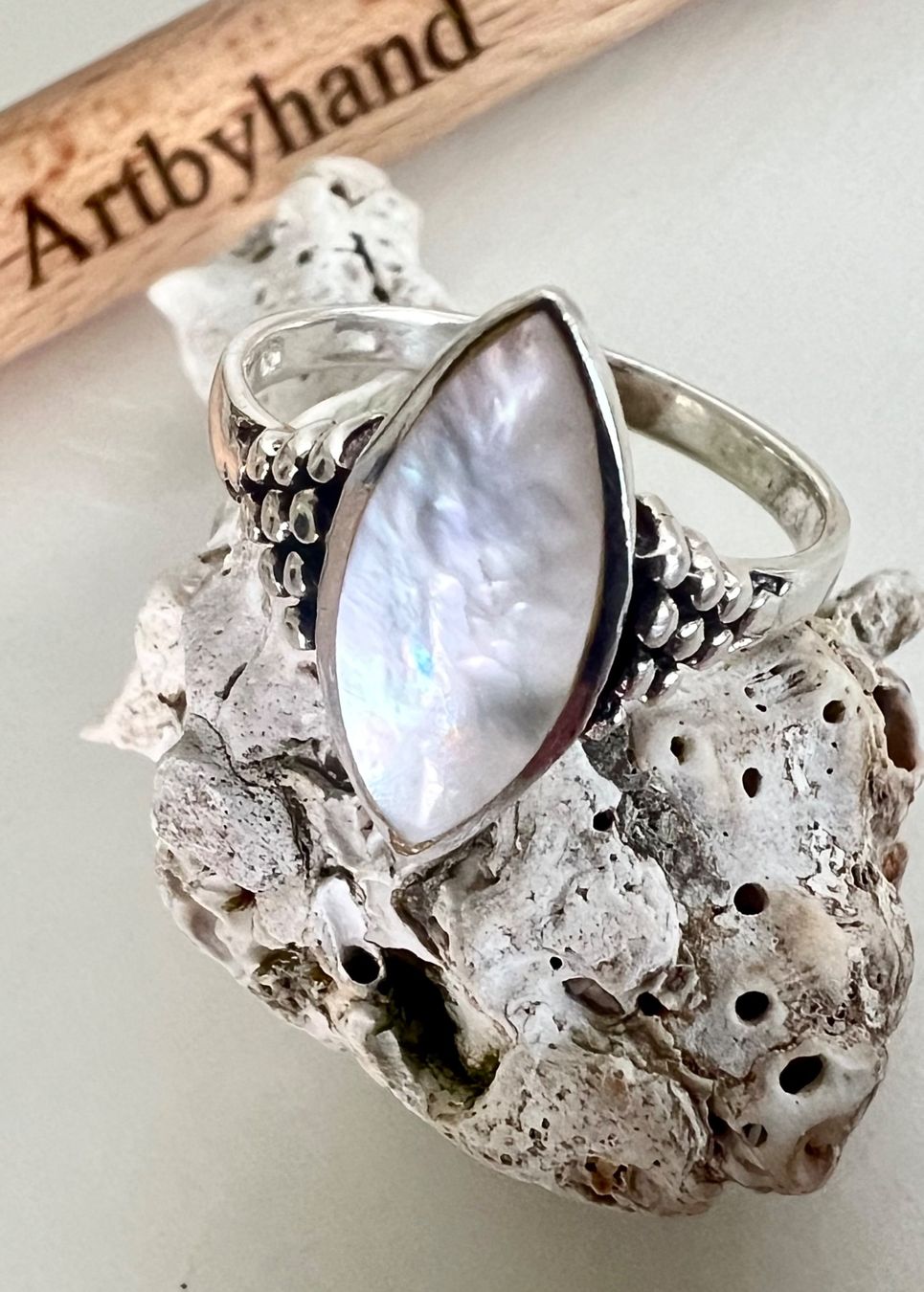 Anelli: Vintage Silberring 925 mit schimmerndem Perlmutt-Schiffchen – Usato da Ruswil venduto da artbyhand