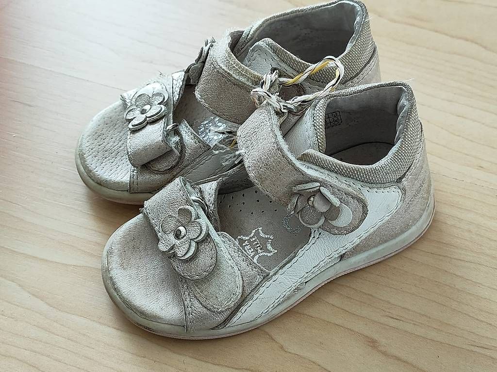 Schuhe für Mädchen: Mädchen Leder Sandalen weiss Circo Gr 20 – Gebraucht aus Münchenstein von sterni_0813