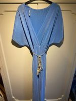 DAMENKLEID HELLBLAU