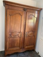 Armoire normande ancienne en noyer – XVIIIe siècle