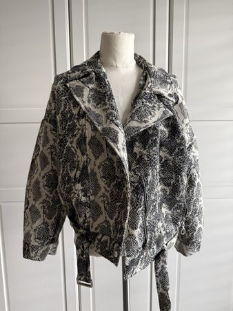 Zara Basic Jacke Schlangenmuster schwarz weiss Grösse S