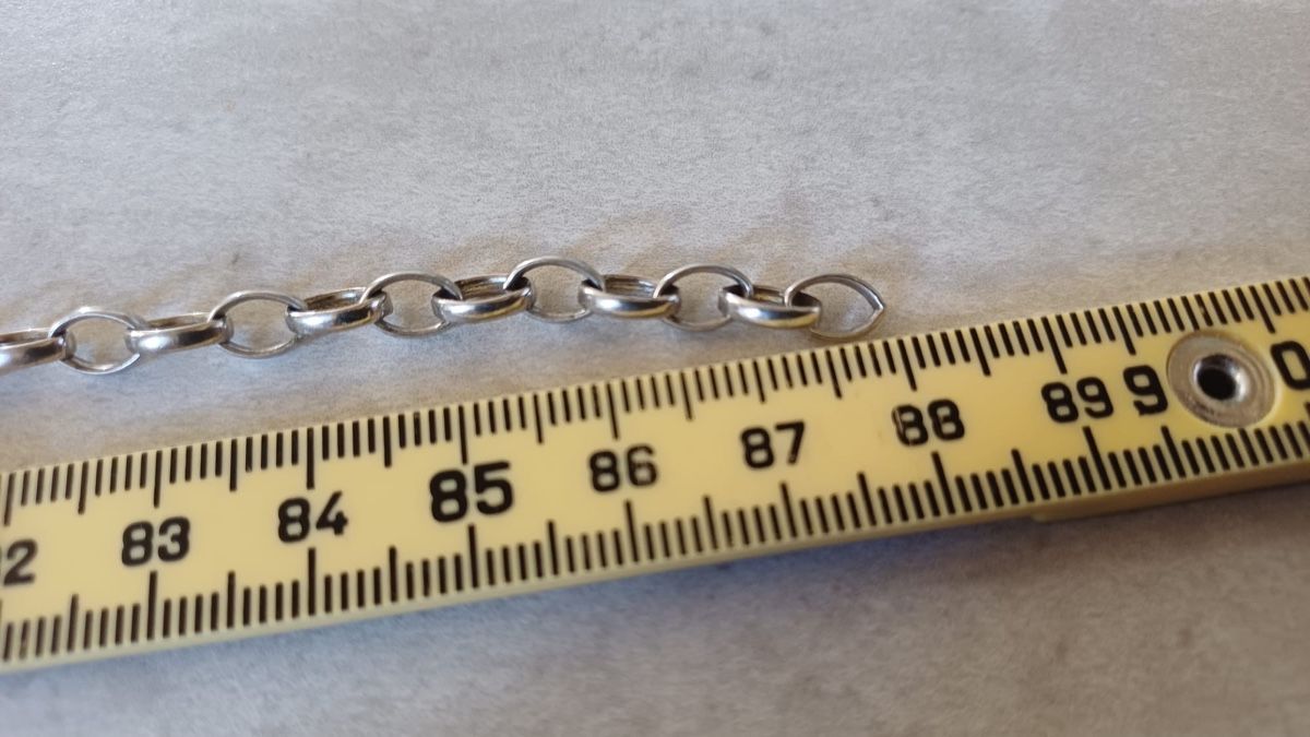 Catenine: Lange Kette mit Anhänger – Usato da Flawil venduto da Naphtali 9
