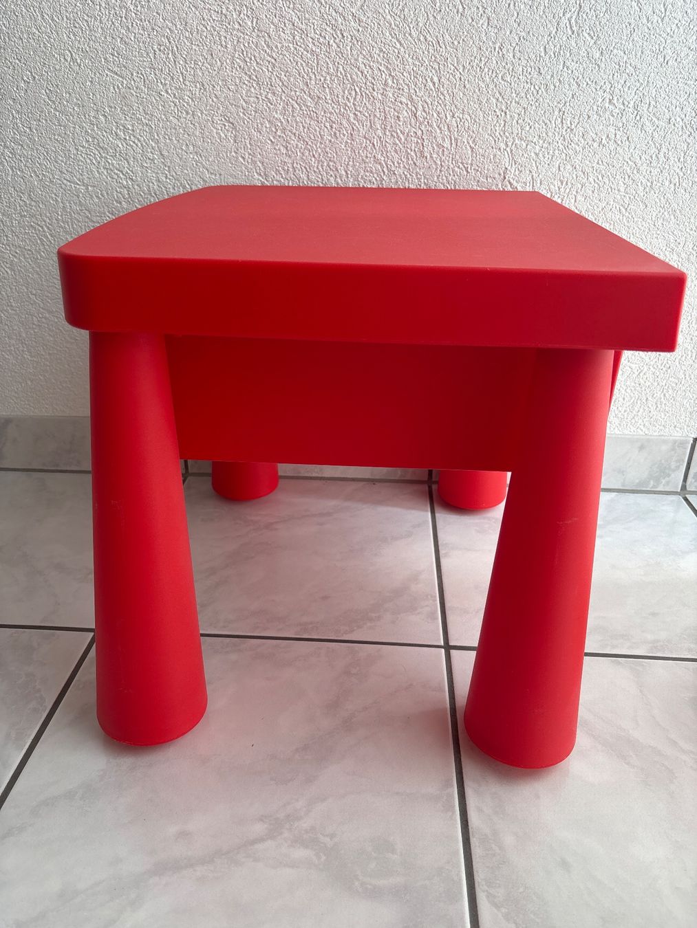 Ikea Tables de nuit: Roter Nachtisch, Kinderzimmer – D'occasion à Birmensdorf ZH par tan_nk9m 2