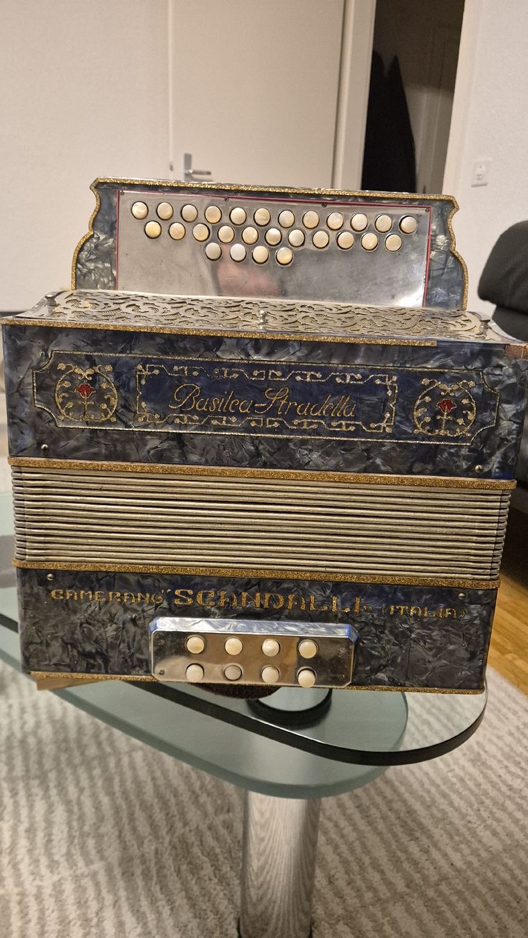 Strumenti musicali: Scandalli (Stradella) Handorgele – Usato da Rämismühle venduto da beni0010
