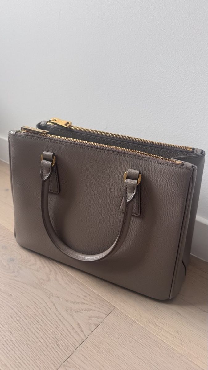 Prada Borse da donna: Prada galleria taupe medium – Usato da Fribourg venduto da ksu_65bh 7