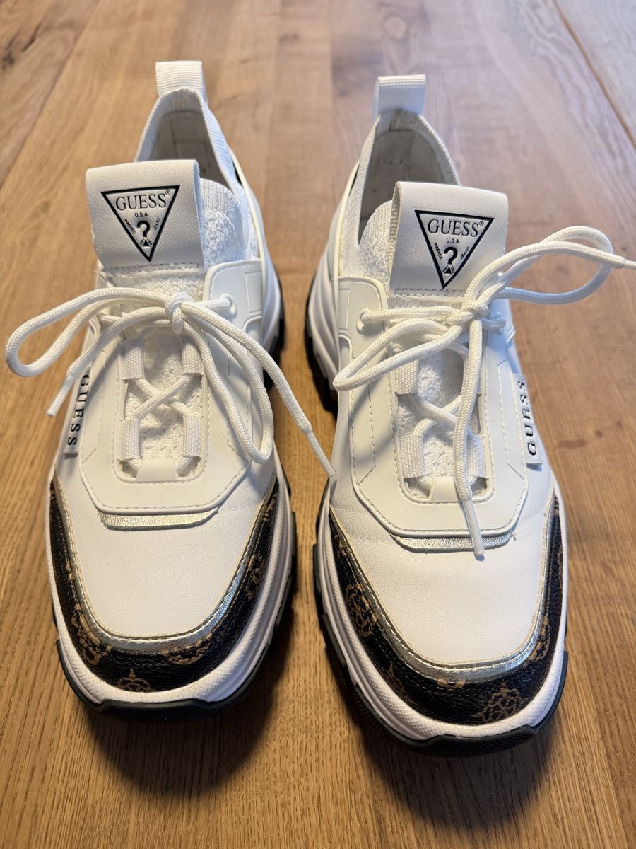 Guess Scarpe da donna: GUESS Plateau-Schuhe Gr. 37 – Usato da Windlach venduto da Binchen0