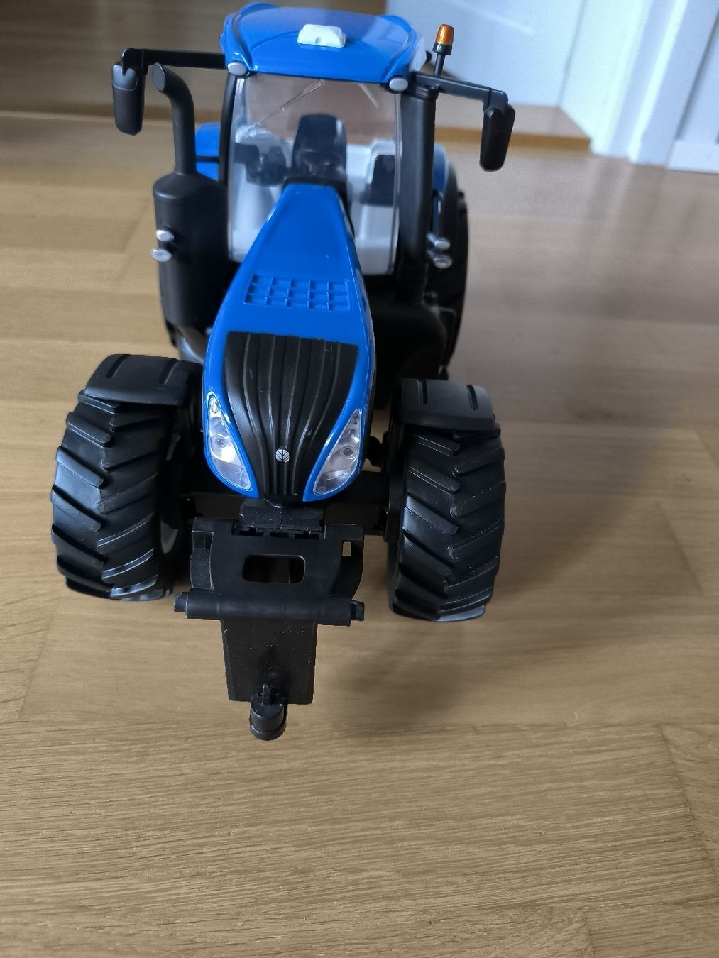 New Holland Trattori: New Holland T8 Traktor – Usato da Madiswil venduto da dom_hn88 1