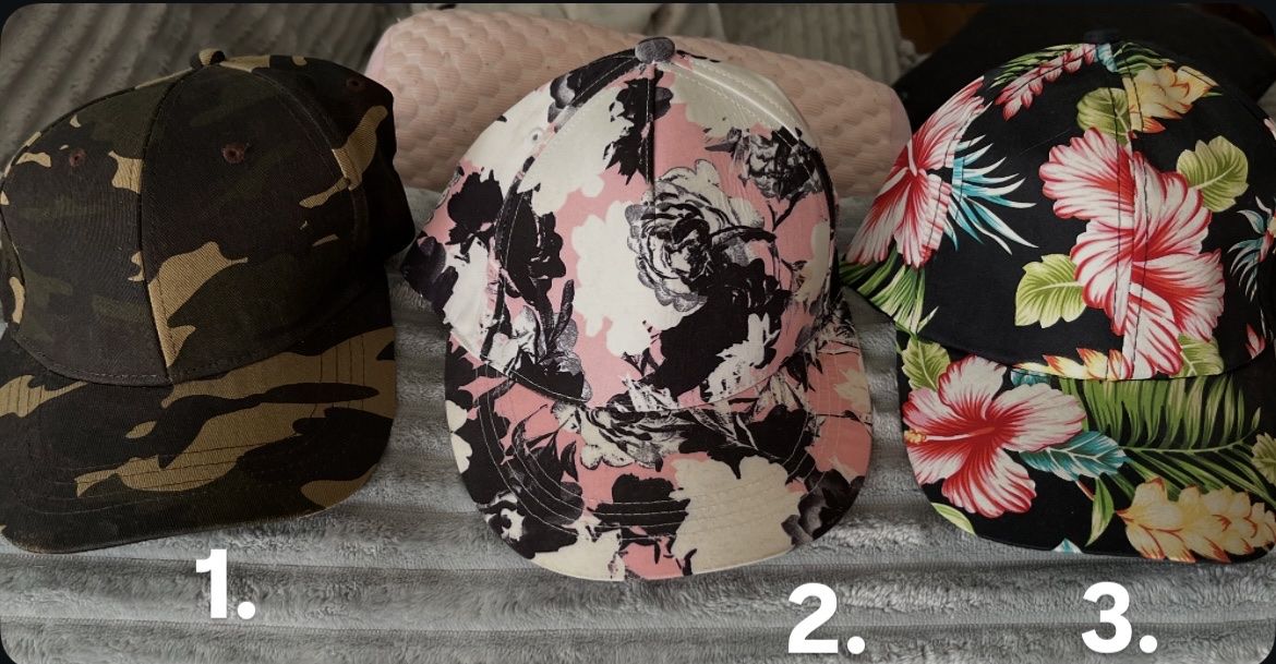 Hüte, Mützen & Caps: Sommer Caps , mit Blumenmuster, Top! – Neu (gemäss Beschreibung) aus Gurbrü von Simiramis