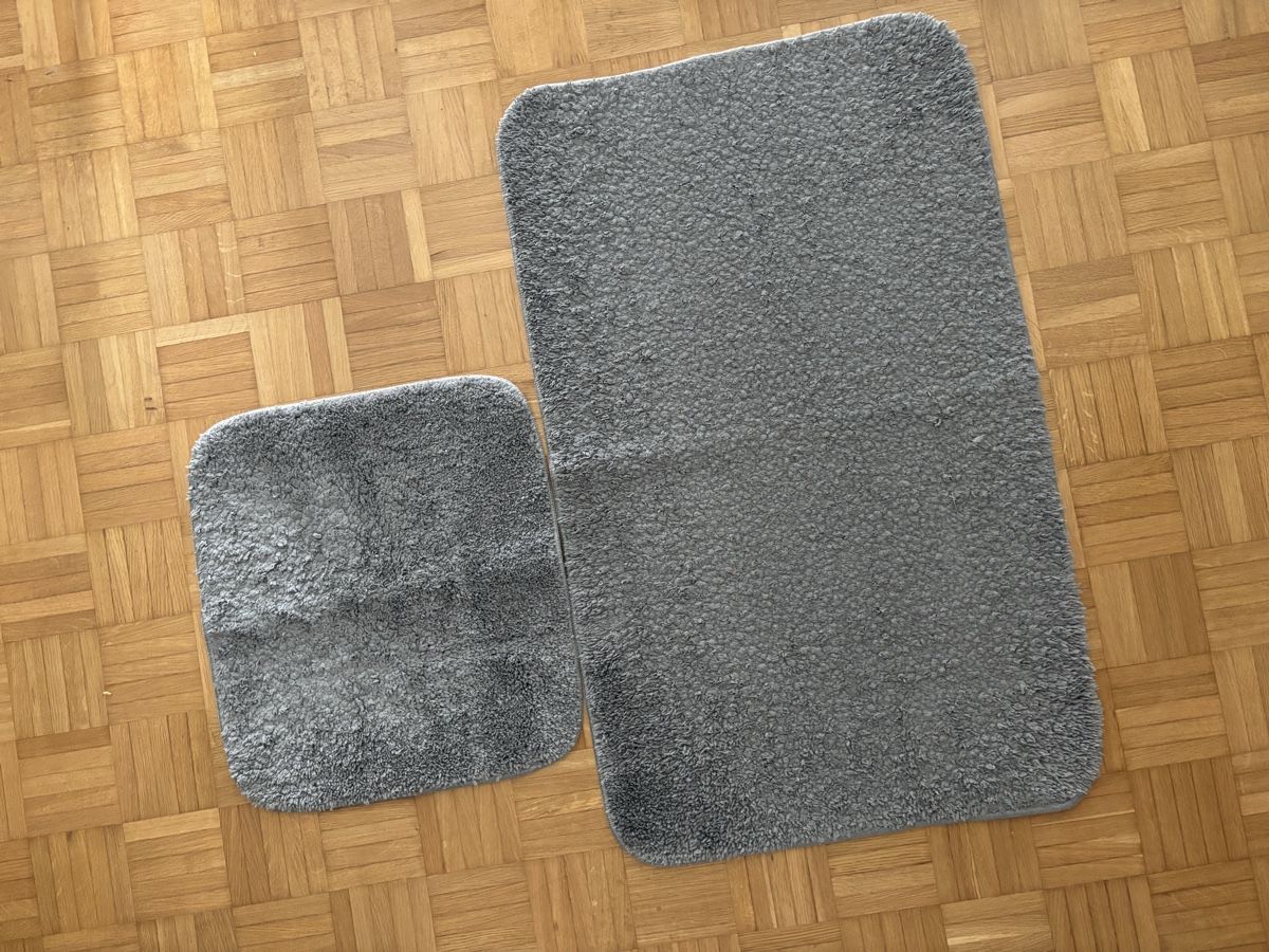 Tappeti: 2 graue Badezimmerteppiche / Badvorleger – Usato da Luzern venduto da aloevira