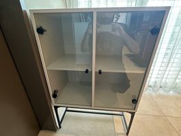 4 Vitrinen mit Glastüren / Beistelltisch NEU